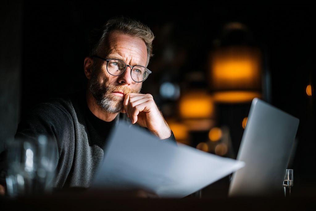 Comment sortir d’une SARL 50 50 : guide des solutions juridiques